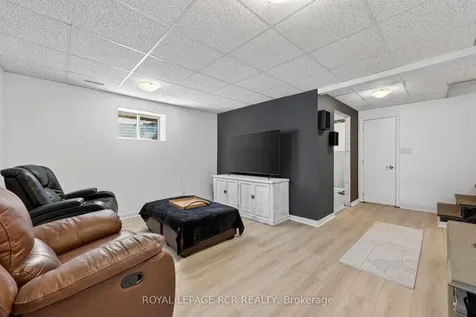 266 Kenwood Avenue Georgina ON L4P 2X5
