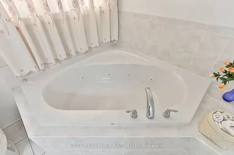 23 Princess Diana Drive Markham ON L6C 0G8