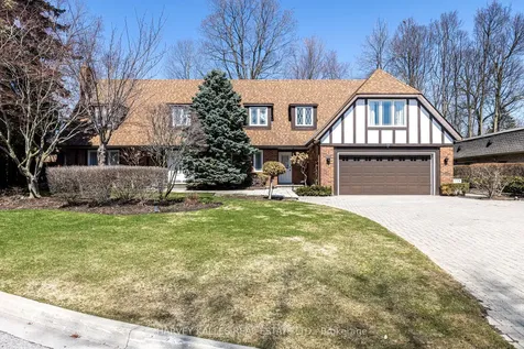 10 Whitelaw Court Markham ON L3T 5E7