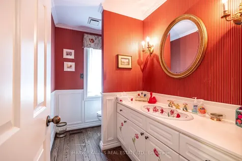 10 Whitelaw Court Markham ON L3T 5E7