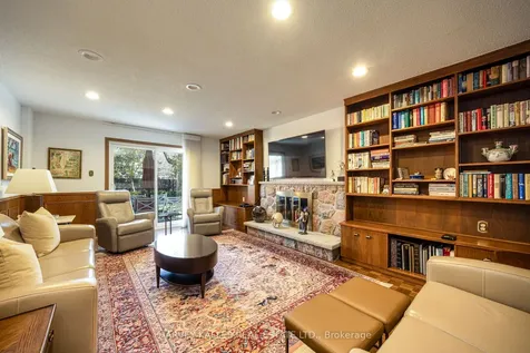 10 Whitelaw Court Markham ON L3T 5E7