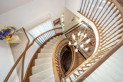 10 Whitelaw Court Markham ON L3T 5E7