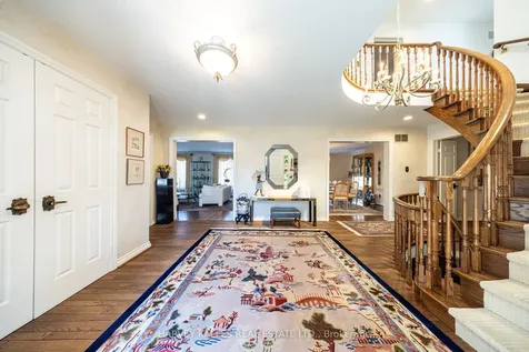 10 Whitelaw Court Markham ON L3T 5E7