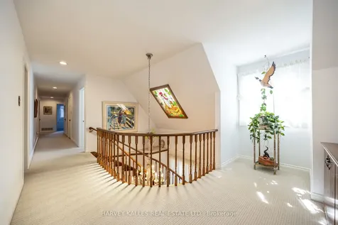 10 Whitelaw Court Markham ON L3T 5E7