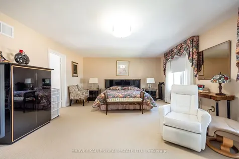 10 Whitelaw Court Markham ON L3T 5E7