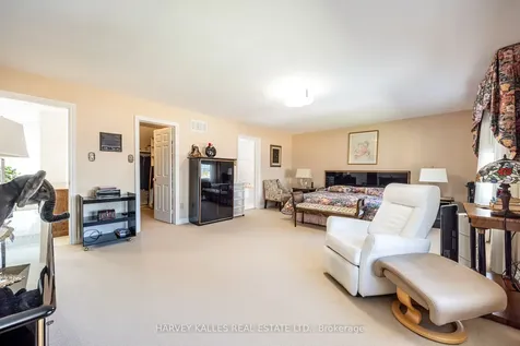 10 Whitelaw Court Markham ON L3T 5E7