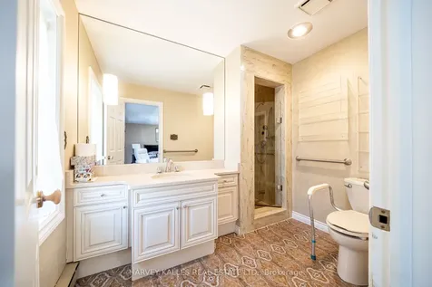 10 Whitelaw Court Markham ON L3T 5E7