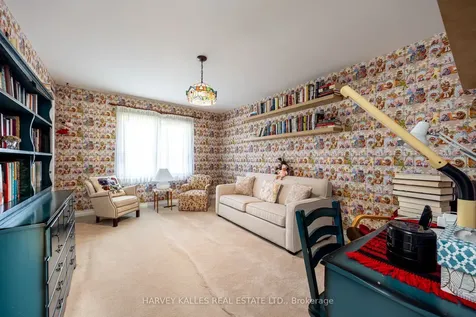 10 Whitelaw Court Markham ON L3T 5E7