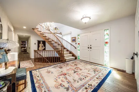 10 Whitelaw Court Markham ON L3T 5E7