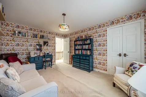 10 Whitelaw Court Markham ON L3T 5E7