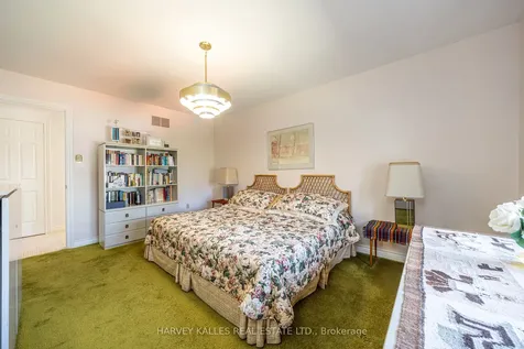 10 Whitelaw Court Markham ON L3T 5E7