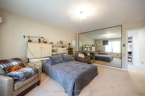 10 Whitelaw Court Markham ON L3T 5E7