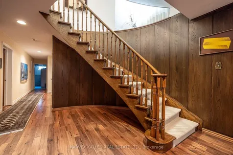 10 Whitelaw Court Markham ON L3T 5E7