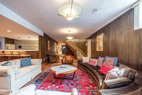 10 Whitelaw Court Markham ON L3T 5E7