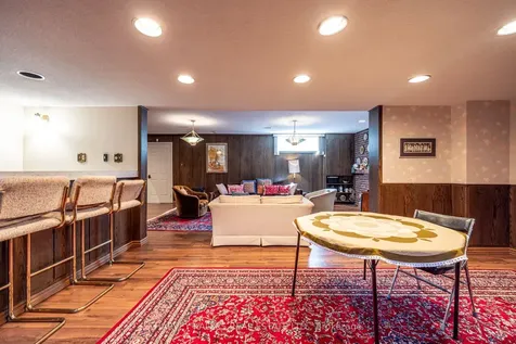 10 Whitelaw Court Markham ON L3T 5E7