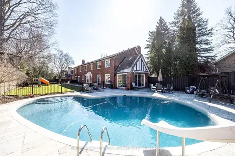 10 Whitelaw Court Markham ON L3T 5E7