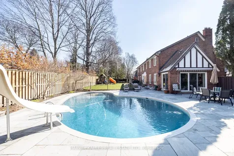 10 Whitelaw Court Markham ON L3T 5E7
