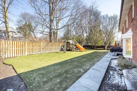 10 Whitelaw Court Markham ON L3T 5E7