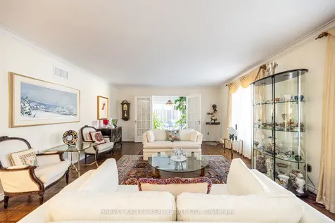 10 Whitelaw Court Markham ON L3T 5E7