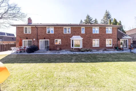 10 Whitelaw Court Markham ON L3T 5E7