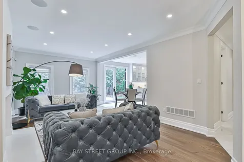 11 Gatcombe Circle Richmond Hill ON L4C 9P4