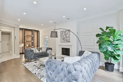 11 Gatcombe Circle Richmond Hill ON L4C 9P4