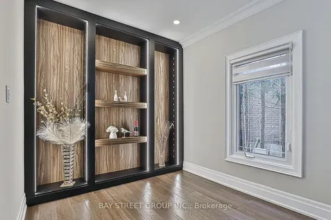 11 Gatcombe Circle Richmond Hill ON L4C 9P4