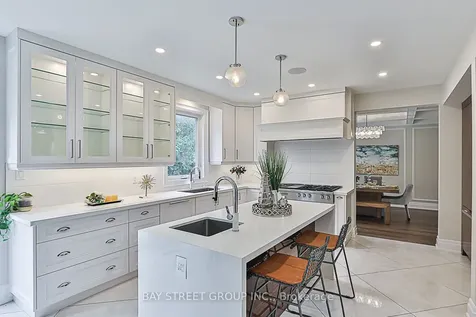 11 Gatcombe Circle Richmond Hill ON L4C 9P4