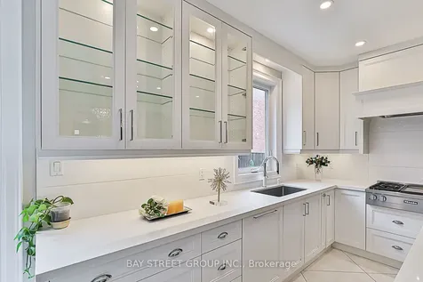 11 Gatcombe Circle Richmond Hill ON L4C 9P4