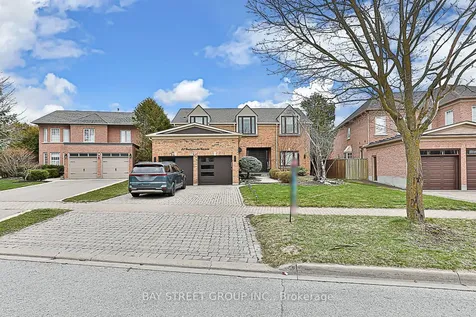 11 Gatcombe Circle Richmond Hill ON L4C 9P4