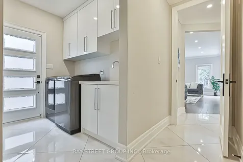 11 Gatcombe Circle Richmond Hill ON L4C 9P4