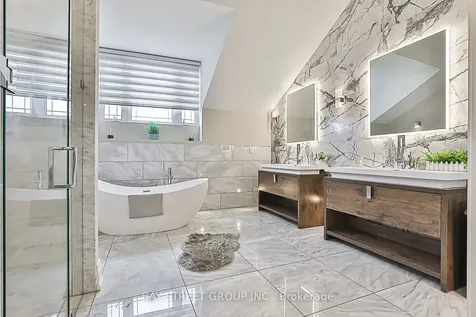 11 Gatcombe Circle Richmond Hill ON L4C 9P4