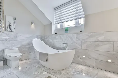 11 Gatcombe Circle Richmond Hill ON L4C 9P4