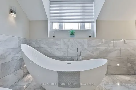 11 Gatcombe Circle Richmond Hill ON L4C 9P4