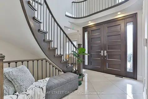 11 Gatcombe Circle Richmond Hill ON L4C 9P4
