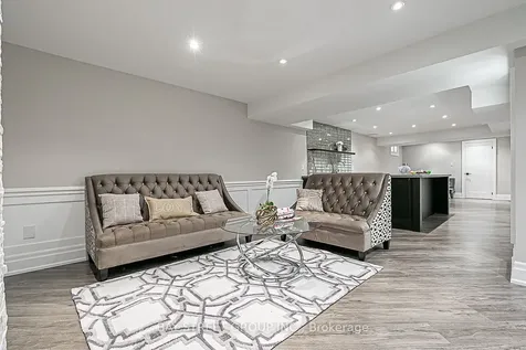11 Gatcombe Circle Richmond Hill ON L4C 9P4