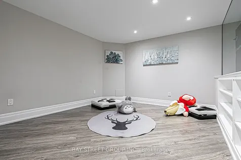 11 Gatcombe Circle Richmond Hill ON L4C 9P4