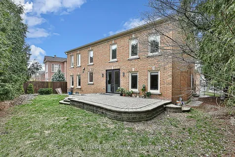 11 Gatcombe Circle Richmond Hill ON L4C 9P4