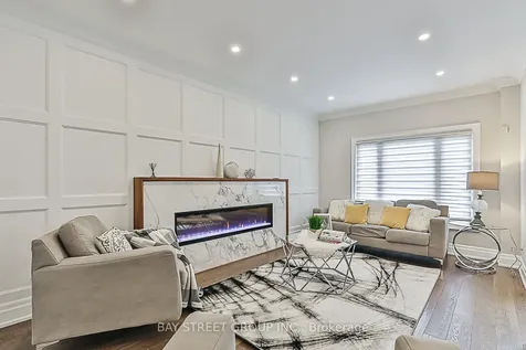 11 Gatcombe Circle Richmond Hill ON L4C 9P4