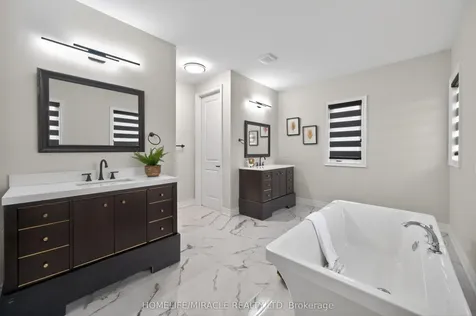 69 Settlers Crescent Bradford West Gwillimbury ON L3Z 4N3