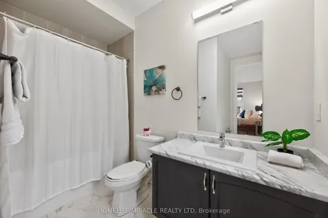 69 Settlers Crescent Bradford West Gwillimbury ON L3Z 4N3