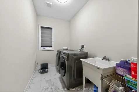 69 Settlers Crescent Bradford West Gwillimbury ON L3Z 4N3