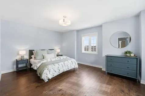 16 Bonnell Crescent Aurora ON L4G 7S8