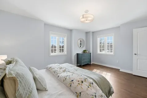 16 Bonnell Crescent Aurora ON L4G 7S8