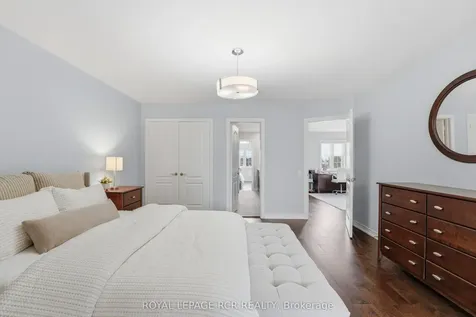 16 Bonnell Crescent Aurora ON L4G 7S8