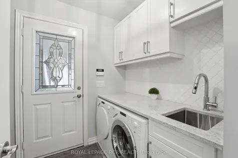16 Bonnell Crescent Aurora ON L4G 7S8