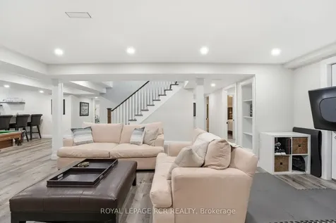 16 Bonnell Crescent Aurora ON L4G 7S8