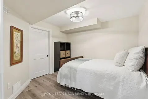 16 Bonnell Crescent Aurora ON L4G 7S8