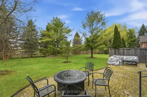 16 Bonnell Crescent Aurora ON L4G 7S8