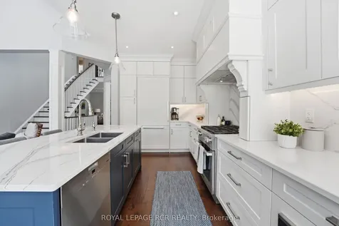 16 Bonnell Crescent Aurora ON L4G 7S8